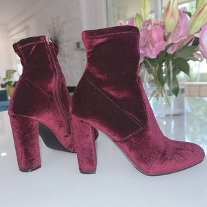 Steve Madden Burgundy Velvet Ankle Booties Block Heel Zip Woman’s Sz 8 Boot